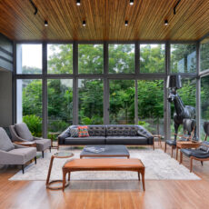 چگونه با استفاده از شیشه، فضای داخل خانه خود را به طور بصری گسترش دهید؟
